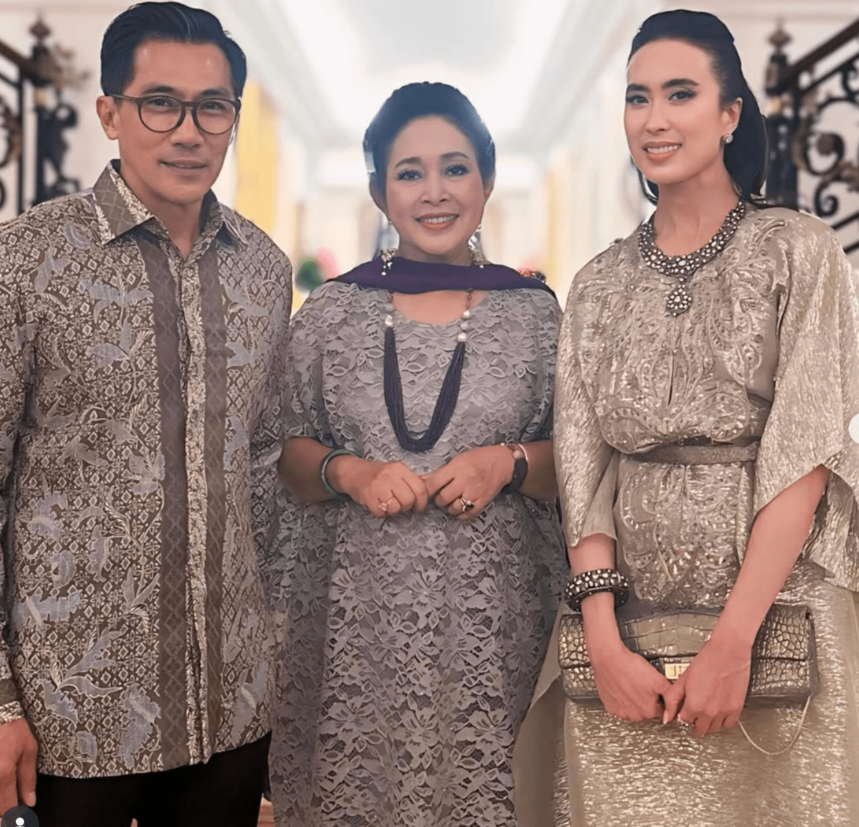 Widiyanti Putri Wardhana bersama suami dan Titik Soeharto